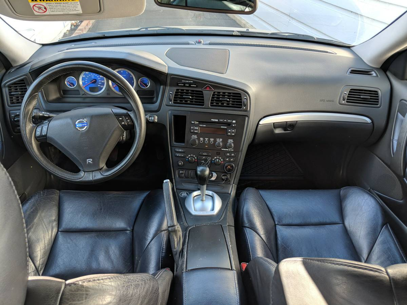 Illustration for article titled At $7,999, Could This 2004 Volvo V70 R Feed Your Need For Swede?